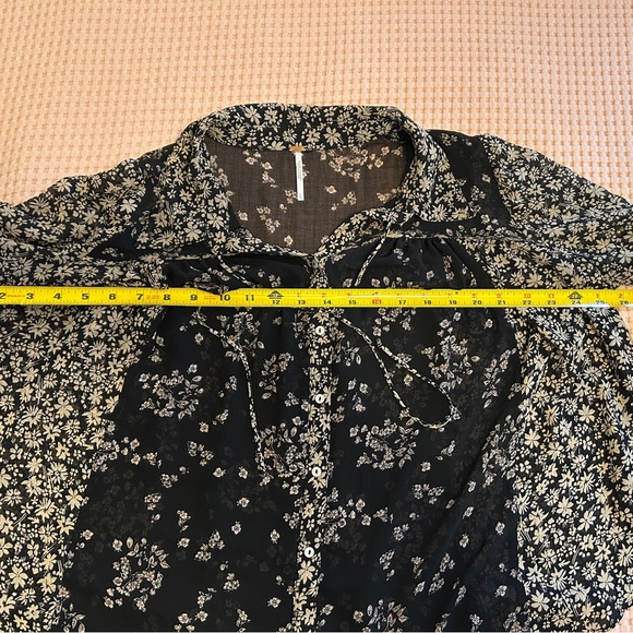 Free People “Serena” Black and Neutral Floral Print Sheer Top Size Large - Picture 2 of 12